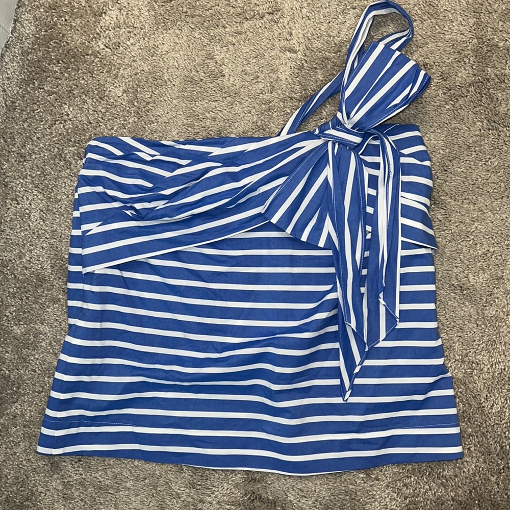 One shoulder top